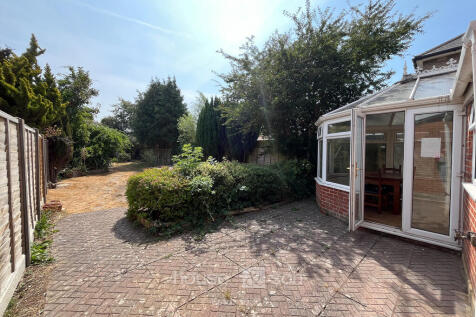 Beswick Avenue, Ensbury Park, Bournemouth photo 5