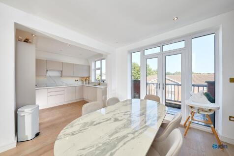 Kitchen/Dining Area