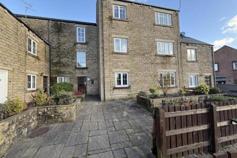 Oldham, OL4 - property photo