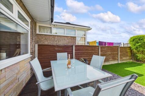 CAM03729G0-PR0064-STILL024