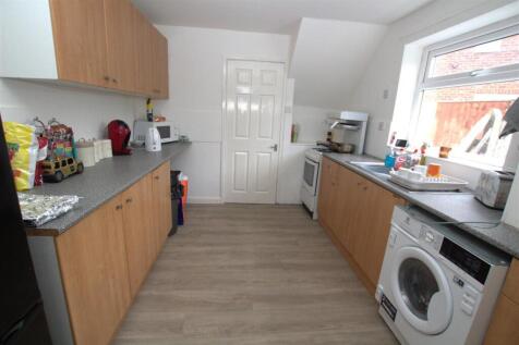 kitche rear to front.jpg