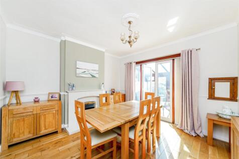 76 Roberts Road-4.jpg