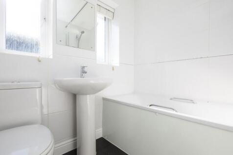 Bathroom (Main)