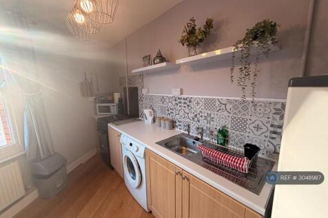 Fully Furnished Magdalene Street Wi Fi Included, Glastonbury, BA6 photo 3