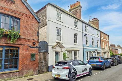 Garrick House, 43 Tarrant Street, Arundel, BN18 9DJ