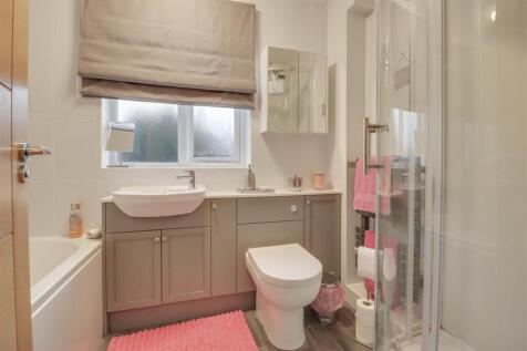 6 HIGHCLIFFE WAY WICKFORD-15.jpg