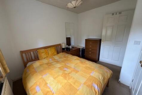 Double Bedroom.jpg