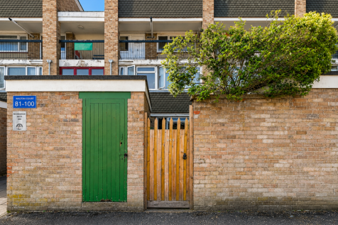 Three-Bedroom Maisonette with Private Garden