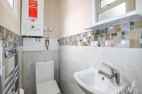 Cranford Drive, Hayes, Middlesex photo 5
