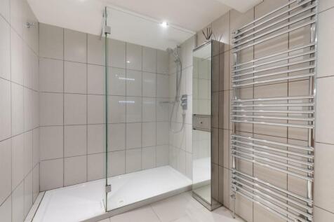 En-suite Master Bedroom (3)