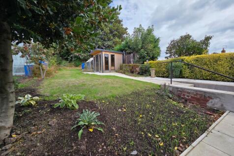 EXTERIOR - GARDEN
