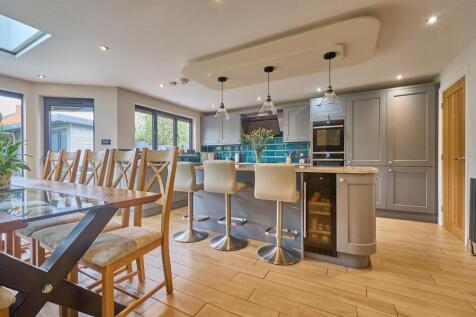 Open plan kitchen diner
