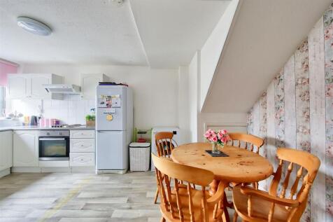 61_galgate_close_image2_17876_4.jpg