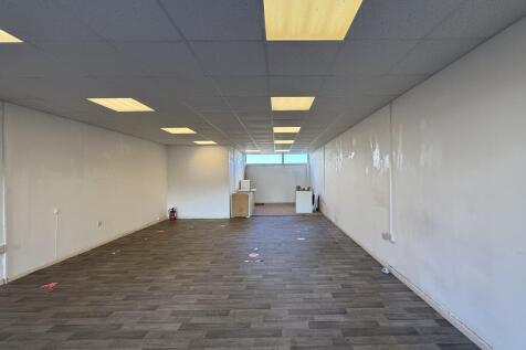 Retail Property (high street) to rent Image 2