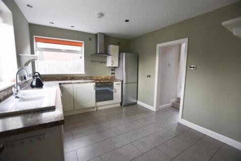 MODERN FITTED KITCHEN