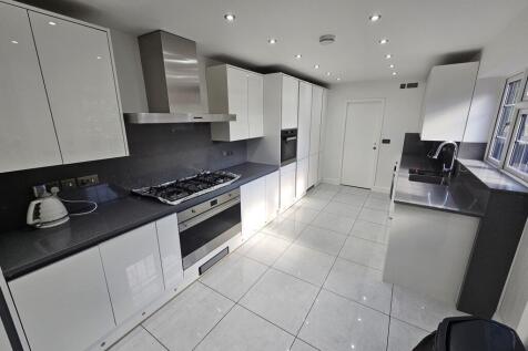 Kitchen 1.jpeg