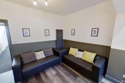 5-bed terraced on Humber Road, Beeston NG9, £3,250/mo