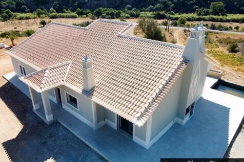 New Detached Villa with 4 Bedrooms and Pool in Silves