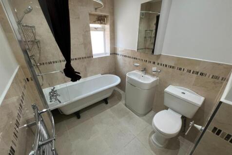 BATHROOM.jpeg
