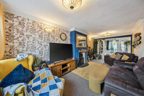 1374663-9-690b2af...