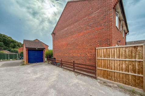 Drive / Garage