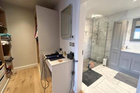 Dressing Room to En-suite Shower Room