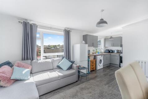 10 Leighsanee Court, Banbury-8.jpg