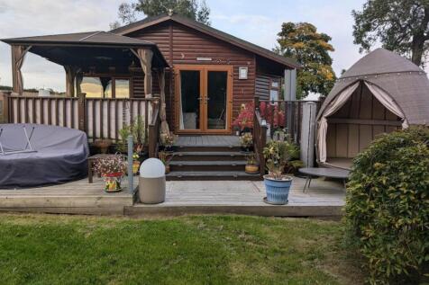 Rear garden outside.jpeg