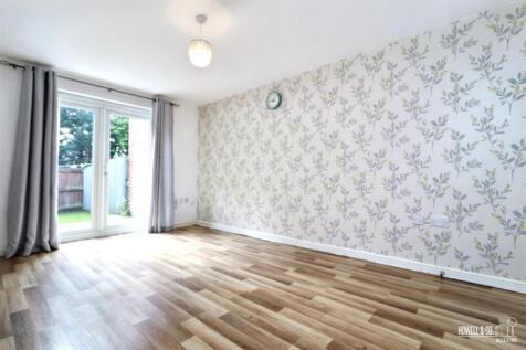 OPEN PLAN LOUNGE/DINING ROOM