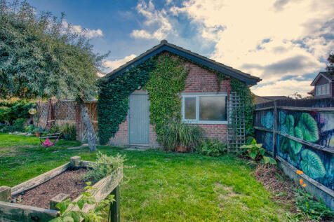 Garden Access to Garage