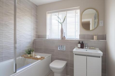 bathroom of house for sale in winchester, hampshire