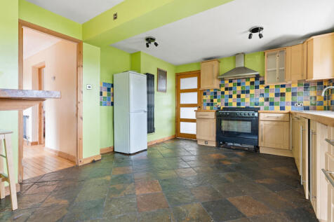 4 bed, 2 bath Detached Bungalow in Cardiff - Photo 14