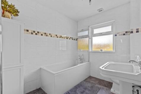 66 Totteridge Avenue, HP13 6XJ-4.jpg