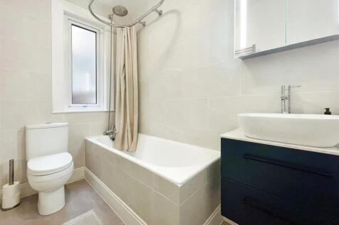 af6cae45-Bathroom.jpg