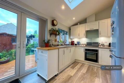 Eastcote Avenue, West Molesey, KT8 photo 5