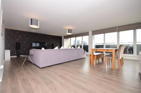 Lounge/Dining
