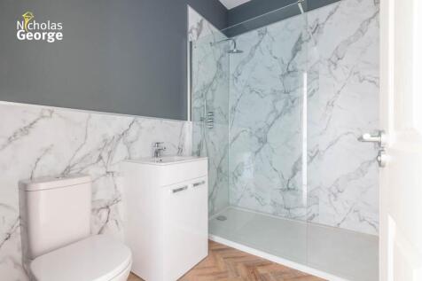 Oxford rd 15 flat 3 shower.jpg