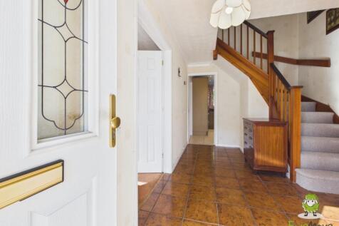 EweMove Estate Agents Basingstoke - 67 Cowslip Ban