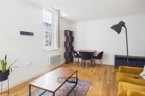 Kitchen &amp; Living area