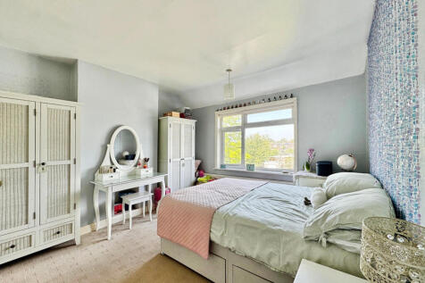 66, Crown Hills Avenue, LE5 4HE