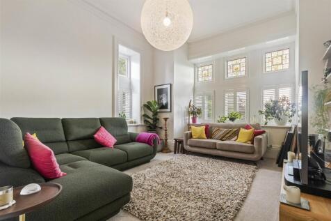 FAMILY LOUNGE
