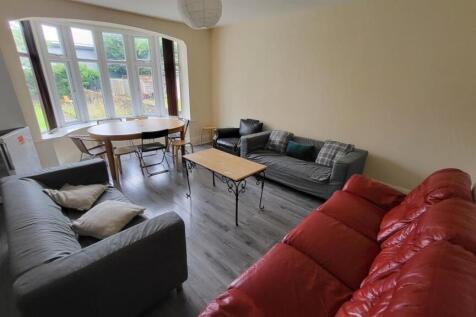 Bright, well-furnished living room with multipl...