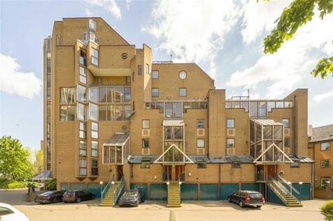 London, E1W - property photo