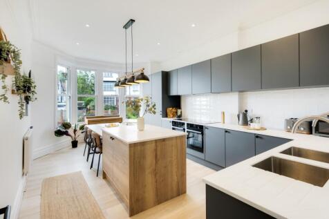 Upper kitchen (9)