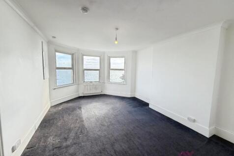 69 Marine Parade East, Clacton-On-Sea, CO15 photo 3