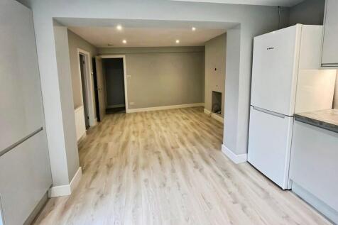 ef5979b0-IMG-2025...