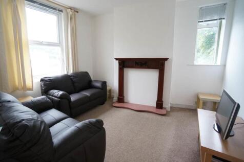 2-bed flat on 1, Penllys Terrace, Bangor, £529/mo