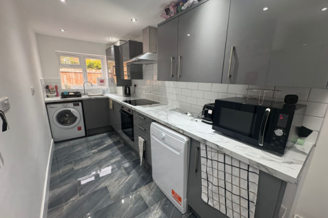 4 Clapham Square, Leamington Spa photo 4