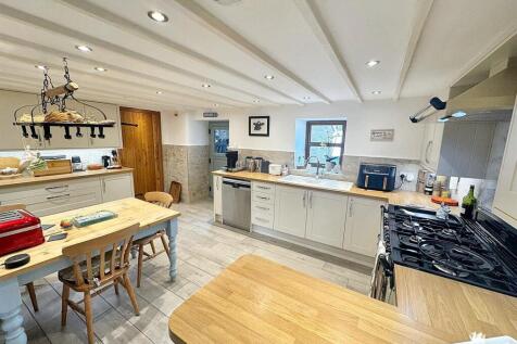 WhatsApp Image 2025-09-29 at 11.28.10 (9).jpg