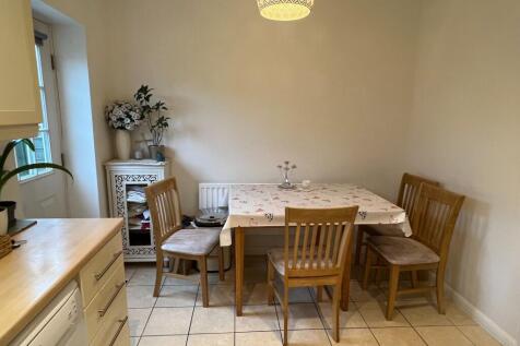 Sherfield on Loddon, Hampshire, RG27 photo 3